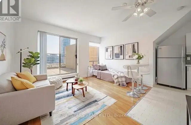 Bachelor Unit Available In St. Lawerence market area-$2275