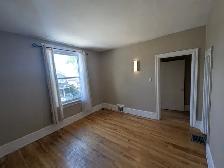 1 Bed   Den in Hintonburg/Wellington Village/Parkdale