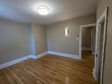 1 Bed   Den in Hintonburg/Wellington Village/Parkdale - Photo 4
