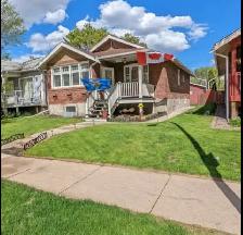 Character 3-Bedroom Main Floor House — $1350/month - Photo 2