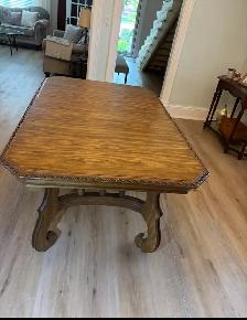 Dining table made of solid pecan wood. - Photo 2