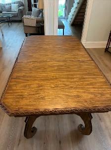 Dining table made of solid pecan wood. - Photo 3