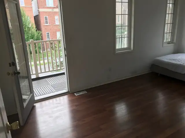 Furnished room  with Shared shower walking distance to York Uni