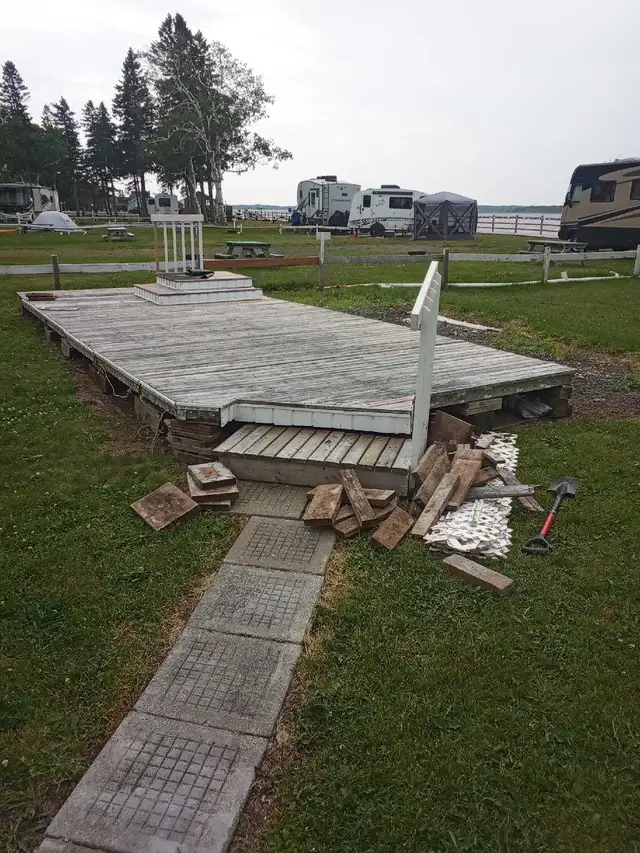 A donner: Perron pour Roulotte de Camping