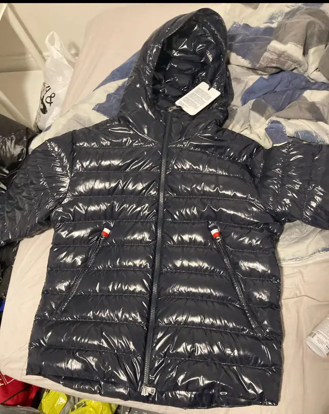 selling moncler 10/10 condition