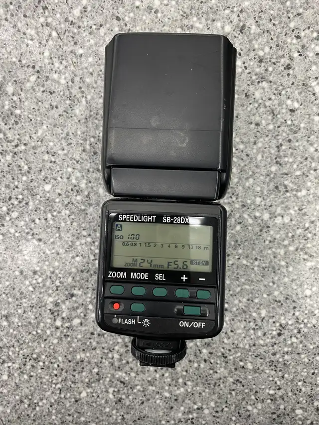 Nikon Autofocus Speedlight SB-28DX