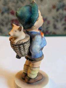 Hummel and other assorted figurines - Photo 3
