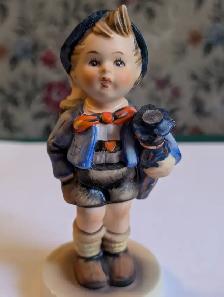 Hummel and other assorted figurines - Photo 4