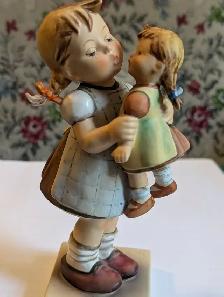 Hummel and other assorted figurines - Photo 6