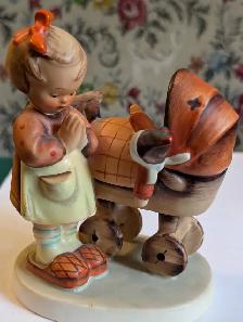 Hummel and other assorted figurines - Photo 9