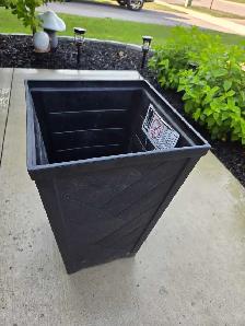 Keter Tesoro Planters (2 planters), 12.5 gallon each