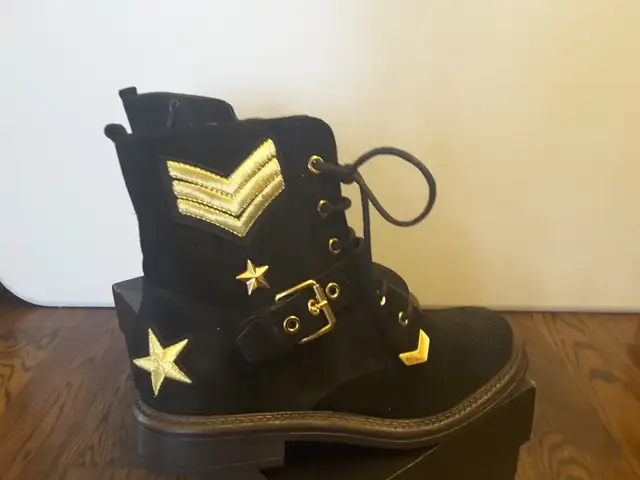 Brand New Women leather boots Size 9.5