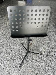 guitar and music sheet stand - Photo 2