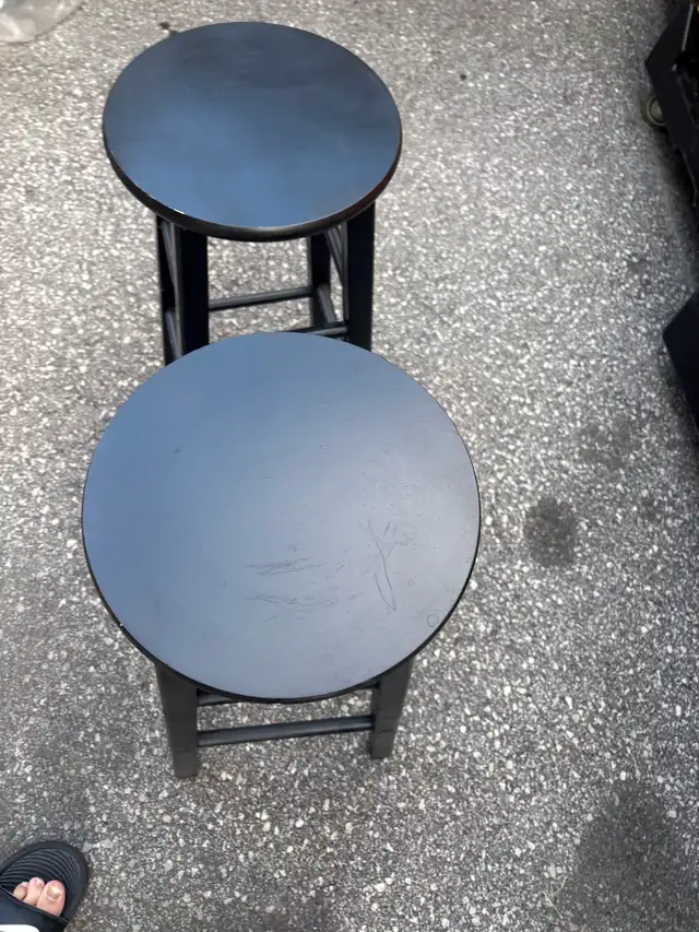 Free delivery used Set of 2 Black Bar Stools