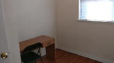 Room for rent near York University - Photo 2