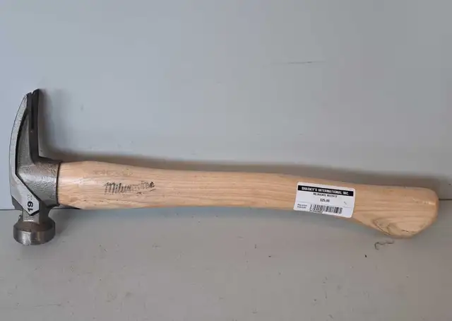 19oz Milwaukee Hammer (31394983)