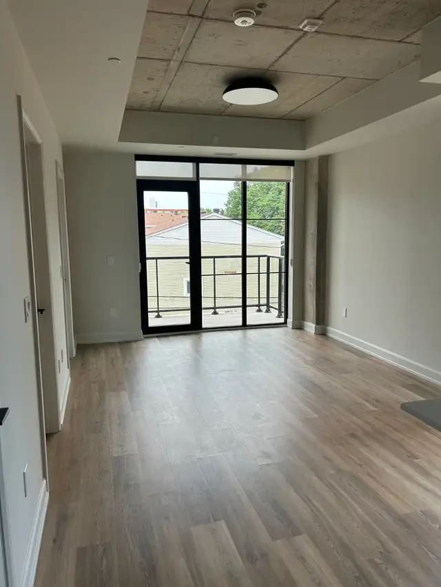 2BD-1bath up for a lease takeover in Hintonburg