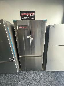 NEW 33" Samsung (Ice Maker) Counter Depth Fridge (18 Cu.Ft)