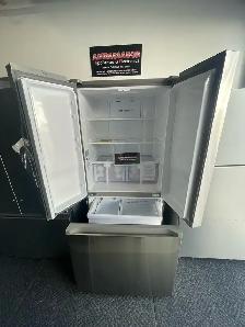 NEW 33" Samsung (Ice Maker) Counter Depth Fridge (18 Cu.Ft) - Photo 3