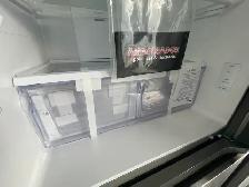 NEW 33" Samsung (Ice Maker) Counter Depth Fridge (18 Cu.Ft) - Photo 5
