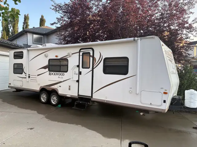 2011 Rockwood Ultra Lite 2701SS - Fully Equiped, Ready to Camp