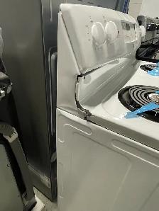 NEW 30" GE Electric Coil Top Range Stove With Self Clean 5 Cu.Ft - Photo 8