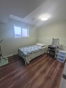 Kabayan Red deer room for rent - Photo 2