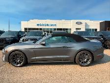 2021 Ford Mustang - Photo 2