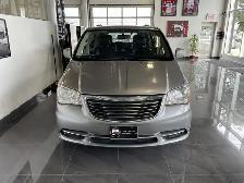 2015 Chrysler Town & Country Touring - Photo 2