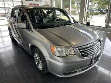 2015 Chrysler Town & Country Touring - Photo 3