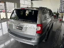 2015 Chrysler Town & Country Touring - Photo 7