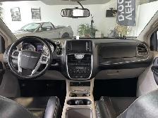 2015 Chrysler Town & Country Touring - Photo 13