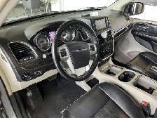 2015 Chrysler Town & Country Touring - Photo 15