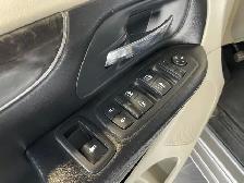 2015 Chrysler Town & Country Touring - Photo 16