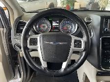 2015 Chrysler Town & Country Touring - Photo 17
