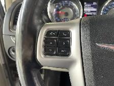 2015 Chrysler Town & Country Touring - Photo 18