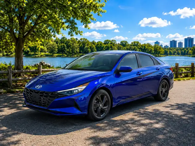 2023 Hyundai Elantra PREFFERED W/TECH PKG | CLEAN CARFAX | ONE-O
