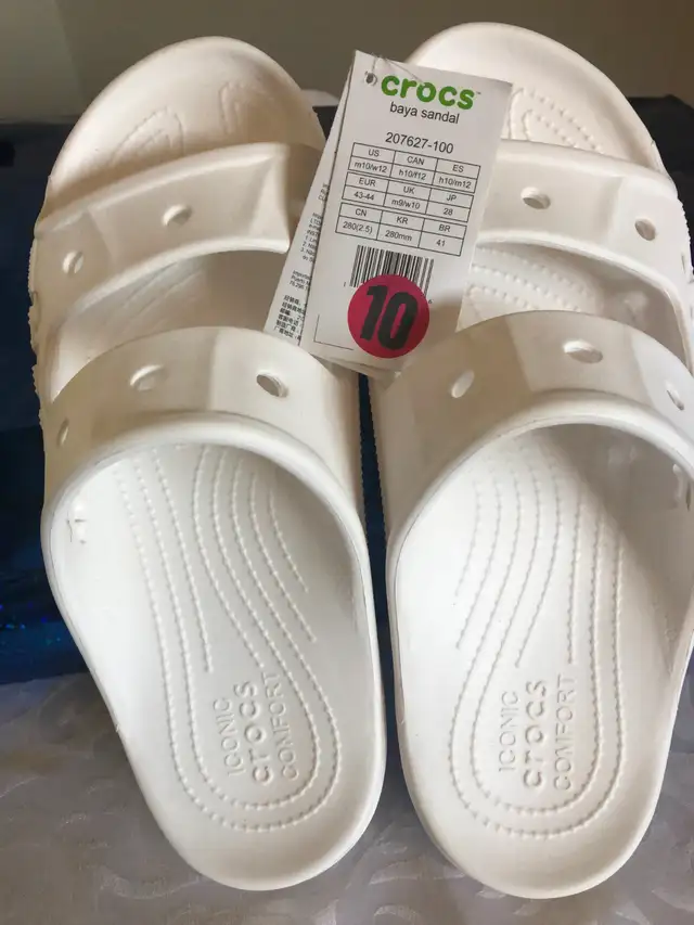 MENS SUMMER CROCKS SIZE  10