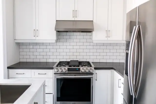 Quartz kitchen & bathroom countertops