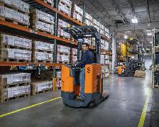 Forklift operator with Shipper/Receiver