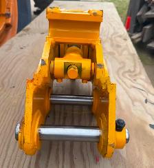 NORTH MACHINERY MINI EXCAVATOR QUICK CHANGE ATTACHMENT - Photo 2