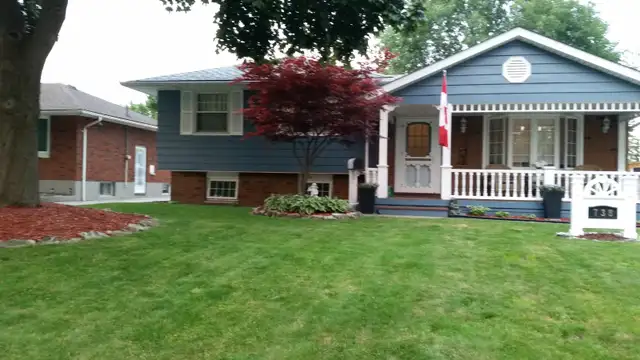 Mid City of Sarnia 3 Level Split.