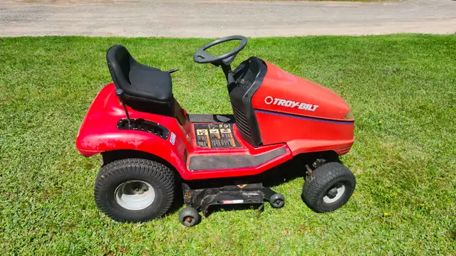 Troy bilt lawn tractor 12.5hp 38' cut $850 ph.902 565-7430