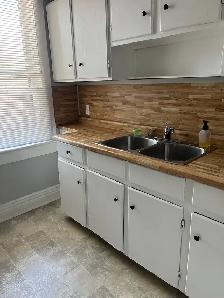 West End Home! Available Immediately 2 Bedrooms! - Photo 4