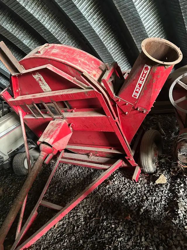 Souffleur Dion  ensilage - équipement agricole- Mirabel 350$