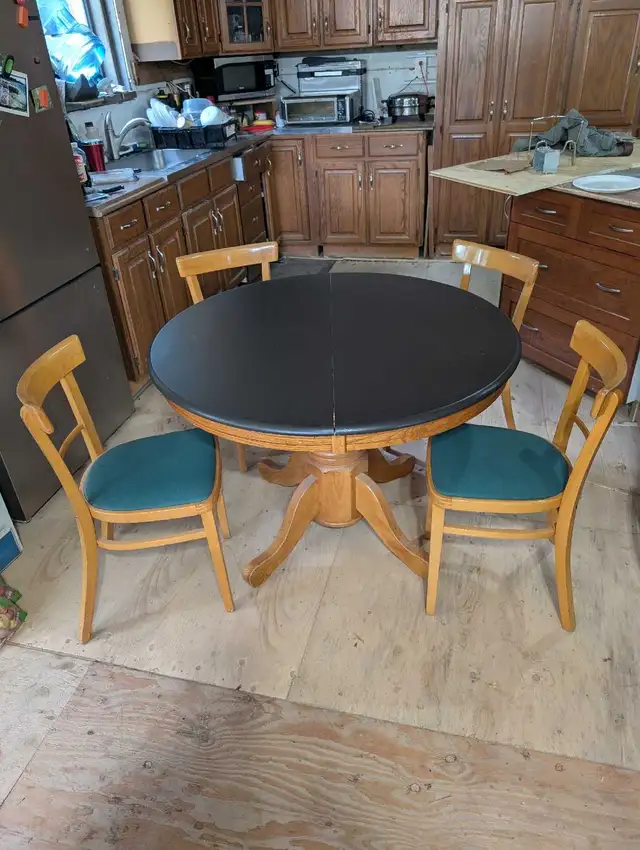 kitchen table and chairs