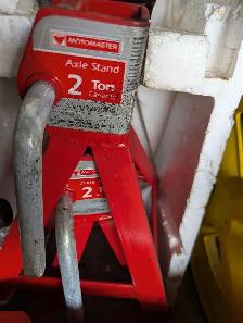 2 Ton Axle Stand - Photo 2
