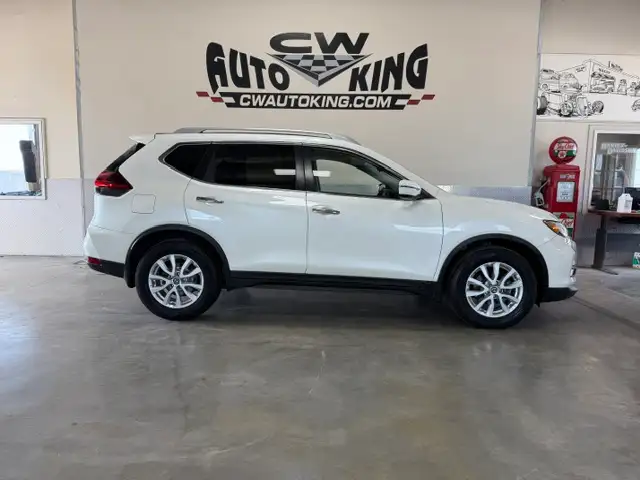 2019 Nissan Rogue SV / Front Wheel Drive / 1 Local Owner