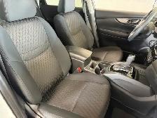 2019 Nissan Rogue SV / Front Wheel Drive / 1 Local Owner - Photo 7
