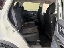 2019 Nissan Rogue SV / Front Wheel Drive / 1 Local Owner - Photo 9